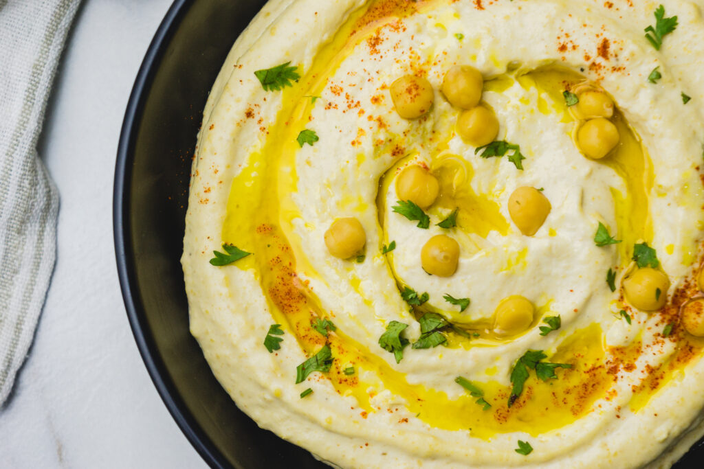 How to Make Smooth and Creamy Classic Hummus at Home - Retro Vixen